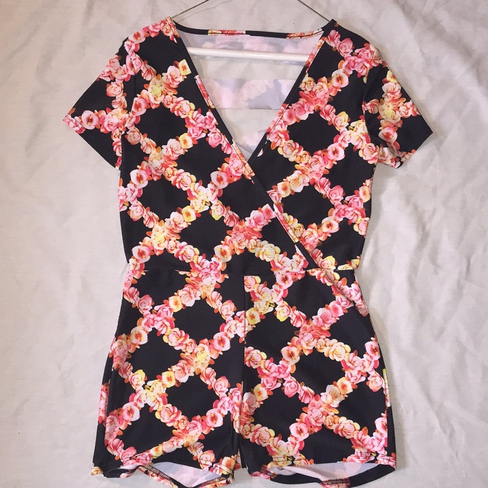 🌺FLOWER POWER ROMPER🌺